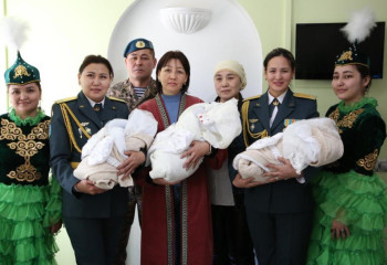 Алматыда әскери қызметшінің отбасында үшем дүниеге келді