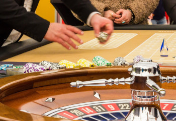 Құмар ойын ойнауға тек 25 жастан асқандарға рұқсат берілуі керек – депутат