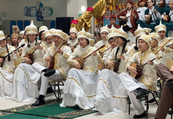 Одновременно исполнили казахские кюи 127 тысяч школьников и студентов Астаны