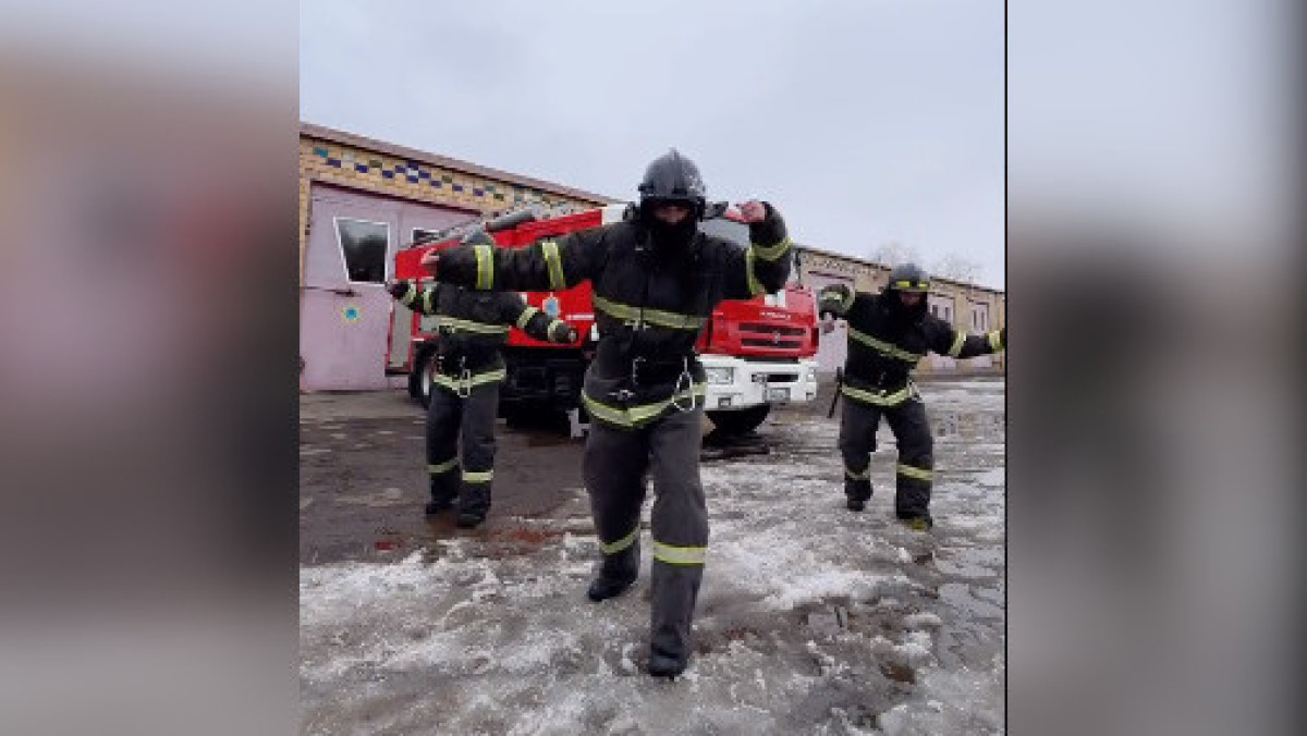 Танец огнеборцев из ДЧС Карагандинской области завирусился в сети