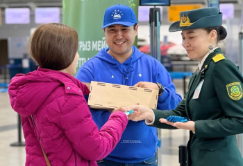 «Юрта» в подарок: необычная акция прошла в Алматы