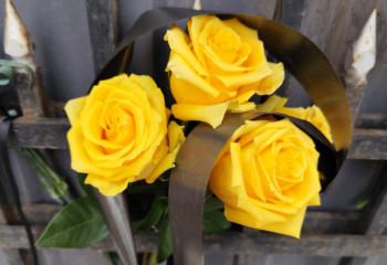 Алматинцы скорбят вместе с россиянами по жертвам теракта