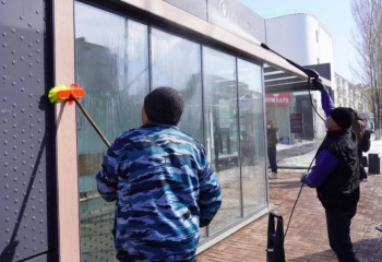 Уборка улиц, промывка мостов: весенняя саночистка началась в Астане