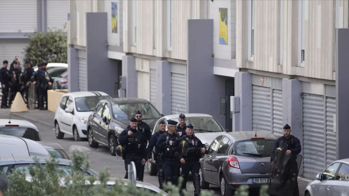 Власти Франции объявили войну наркоторговле в Марселе