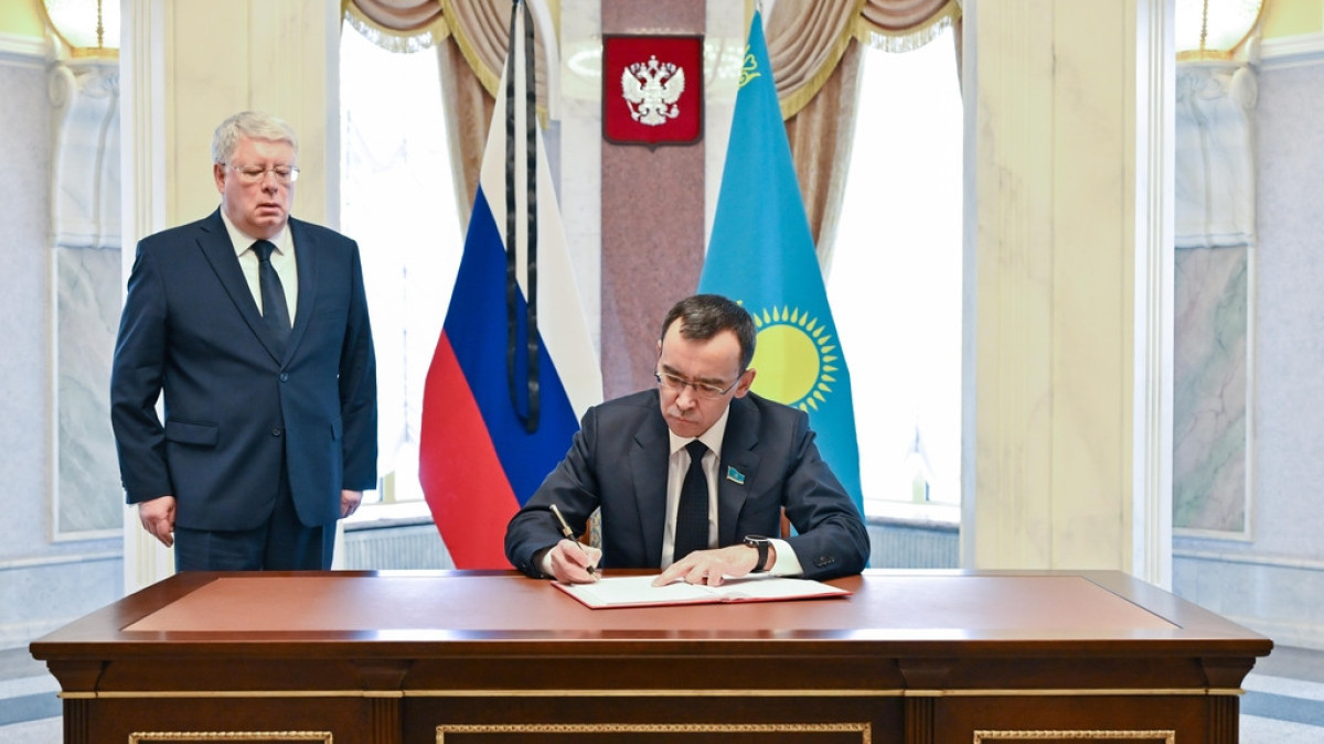 Председатель Сената РК выразил соболезнования послу России в Казахстане