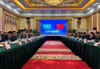 Перспективы создания грузовых хабов обсудили казахстанская и китайская стороны в Урумчи