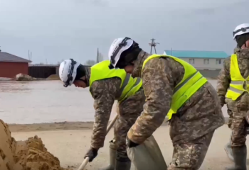Спасатели устраняют последствия паводков в Актюбинской области
