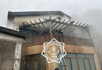 Ақтауда екі қабатты жеке тұрғын үйде өрт шықты