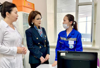 С работой двух поликлиник столицы ознакомилась глава Минздрава