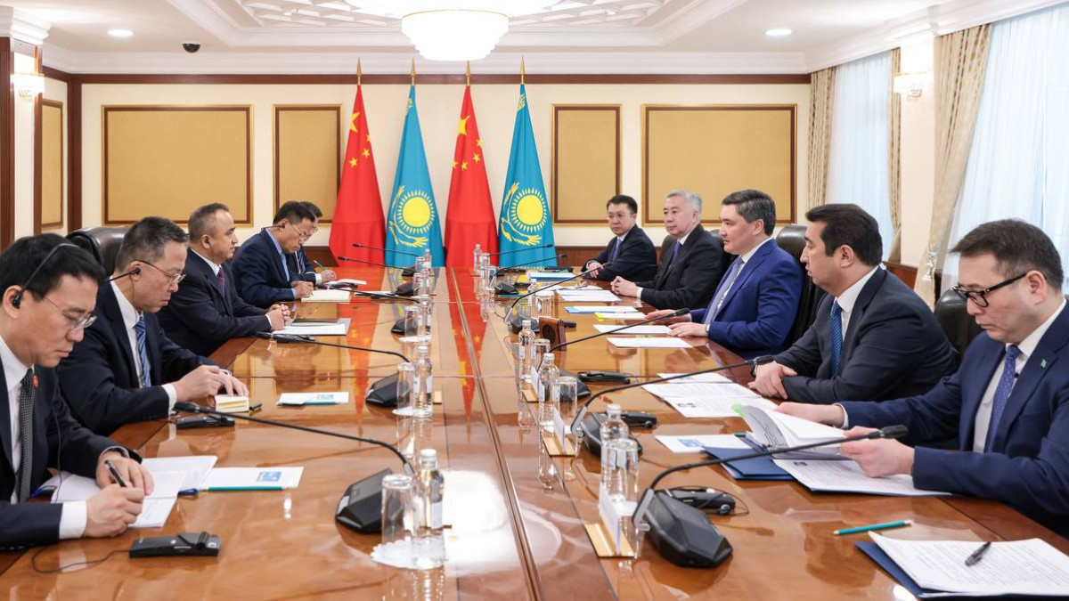 Kazakh Prime Minister  meets with Chairman of the People’s Government of XUAR Erkin Tuniyaz