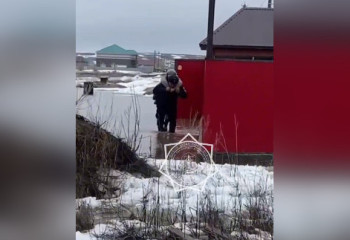 Командир отделения пожарной части  на спине вынес из затопленной зоны воспитателей детского сада