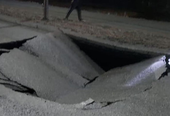 Ақтөбеде асфальт опырылып түсті