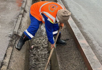 Из арыков в Алматы достали 900 тонн мусора