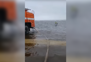 В Актобе затопило взлетно-посадочную полосу в аэропорту, рейсы задерживаются