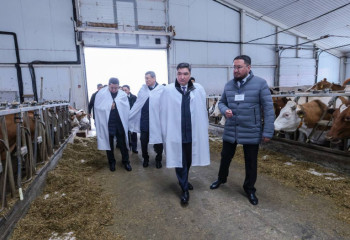 Олжас Бектенов побывал на «умной ферме» в СКО и обсудил с аграриями меры поддержки