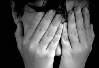 Адам не үшін қателеседі