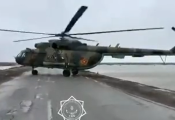 Людей эвакуируют вертолеты из-за паводка в ЗКО