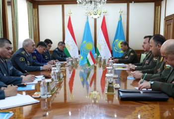 Қазақстан мен Тәжікстанның қорғаныс министрлері екіжақты кездесу өткізді