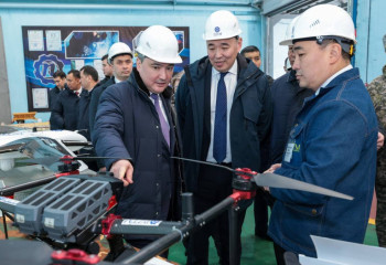 Премьер-министр посетил системообразующие предприятия СКО