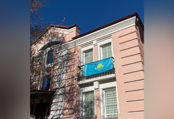 Посольство РК в Украине рекомендует казахстанцам покинуть Одессу и Харьков