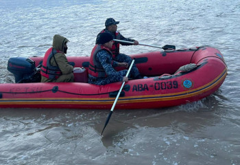 Продолжаются поиски трех пропавших на воде людей в области Абай