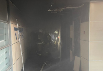 Бизнес-центр загорелся в Алматы