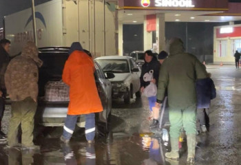 Эвакуированных из своих домов актюбинцев таксисты возили бесплатно