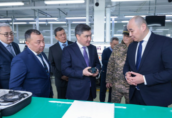 Olzhas Bektenov visits backbone enterprises of North Kazakhstan