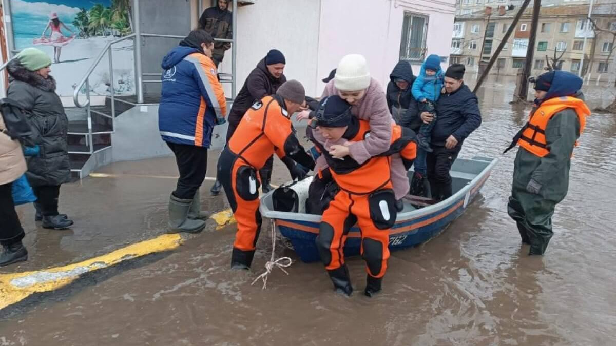 Паводки в Казахстане: как помогают жителям затопленных регионов