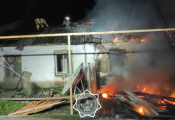Жамбылда тұрғын үй өртеніп, бір адам күйіп қалды