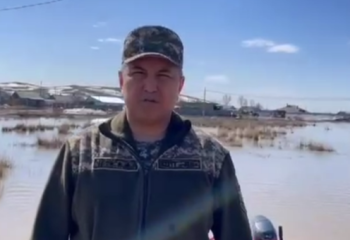 ДЧС борется с паводками в селе области Абай