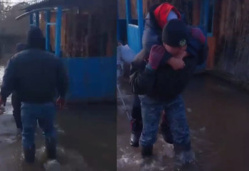 Переживать нужно за жизнь – участковый на спине эвакуировал жителей подтопленного села