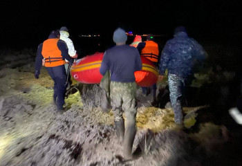 Аягөзде құтқарушылар тракторшыны өзеннен алып шықты