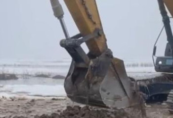 Абай облысындағы елді мекендерінің бірінде су тасқынына ауыр техника жұмылдырылды