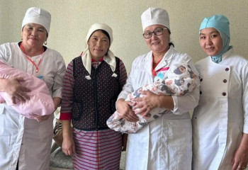 Двойня родилась в отрезанном наводнением поселке под Актобе