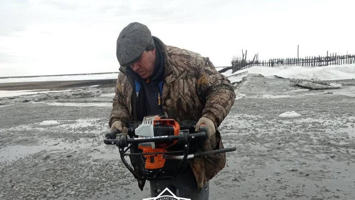 На реках в Карагандинской и Северо-Казахстанской взорвали лёд