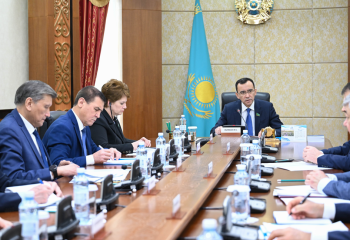 Мәулен Әшімбаев: Сенаторлар өңірлерде су тасқынымен күреске өз үлесін қосуда