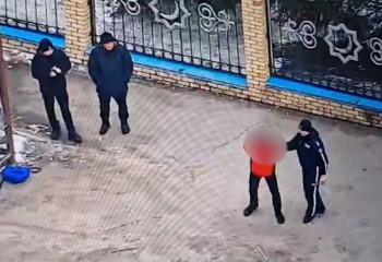 Парень разбил две остановки в Петропавловске и объяснил поступок своим плохим настроением