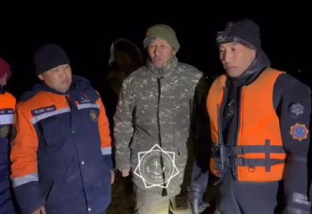 Абай облысында өзен ортасында қалып қойған тұрғын құтқарылды