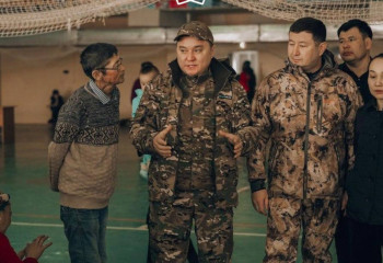 Вице-министр ЧС привез гуманитарную помощь в Актюбинскую область