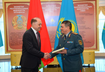 В Национальном университете обороны Казахстана побывали представители Беларуси