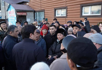 Нұржан Нұржігітов  Ақтөбеде су тасқынынан зардап шеккен тұрғындармен кездесті