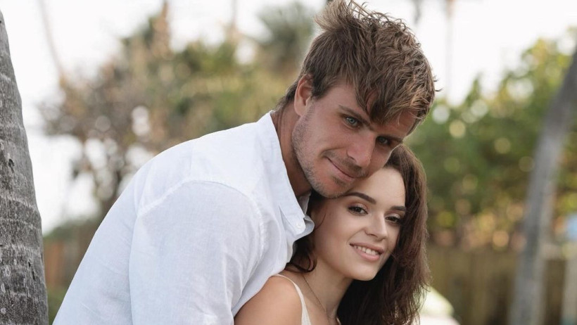  instagram.com/adelina_sotnikova14 