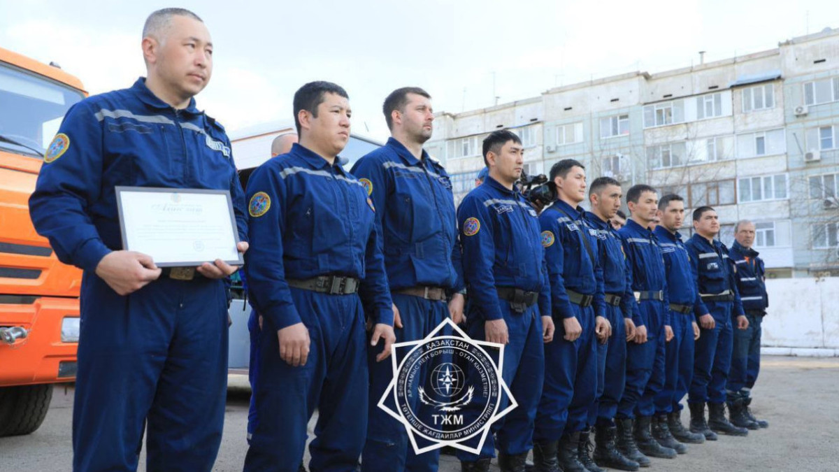 Аким Актюбинской области поблагодарил спасателей Алматы, помогавших во время паводка