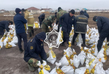 Борьба с паводками: шымкентские спасатели работают близ Астаны