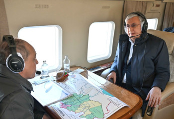 Президент БҚО-ның су басқан аумақтарын тікұшақпен аралады