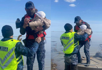 Девятимесячного малыша на лодке перевезли из затопленного села чтобы срочно доставить в больницу
