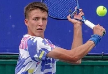 Невероятным разгромом закончился матч казахстанского теннисиста