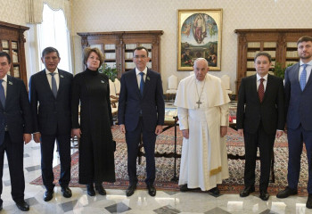 Маулен Ашимбаев встретился с Папой Римским