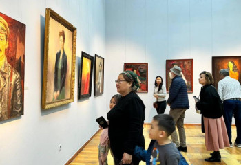 В Алматы открылась выставка, посвященная 80-летию художника Владимира Киреева